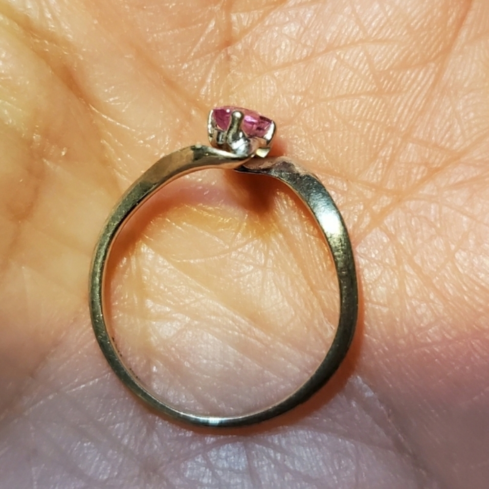 14k white gold ring with a pink gem. - Picture 3 of 6